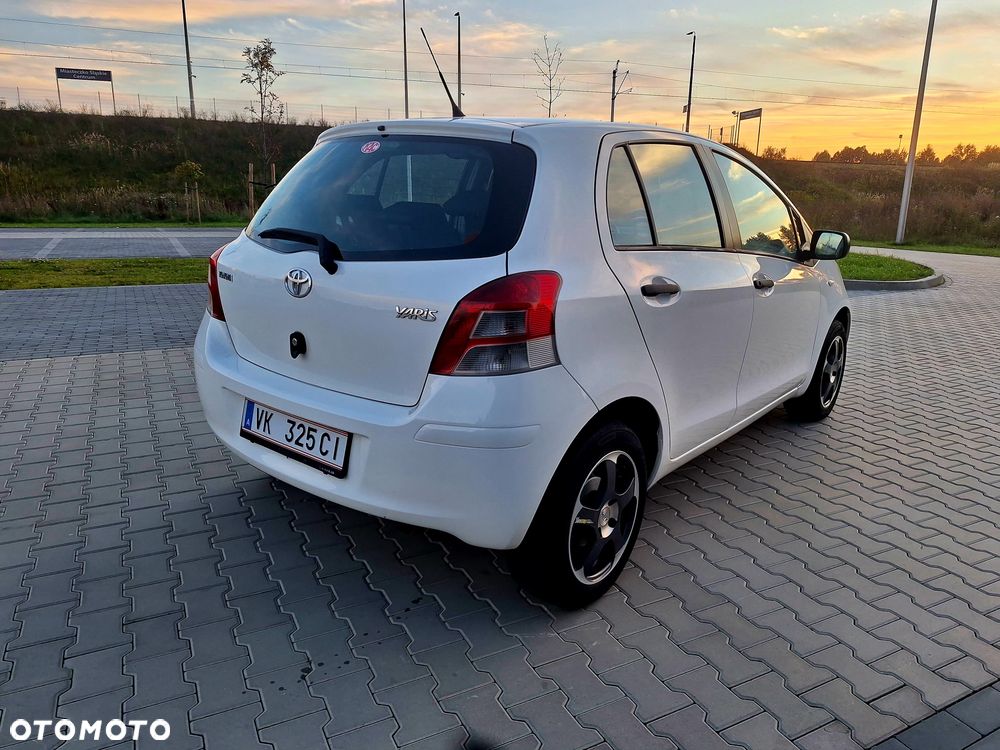 Toyota Yaris - 22