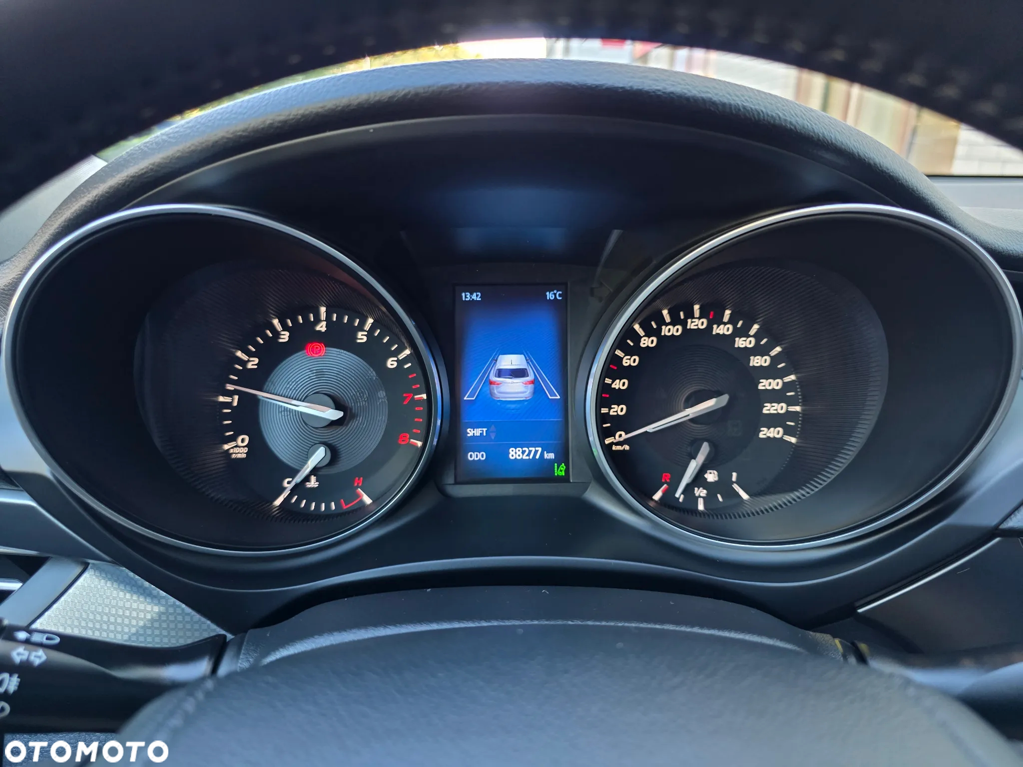 Toyota Avensis 1.8 Prestige - 32