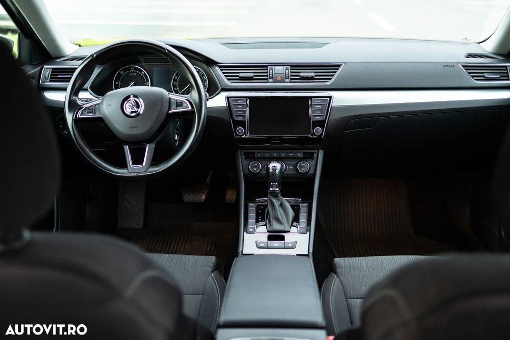 Skoda Superb 2.0 TDI DSG Ambition - 36