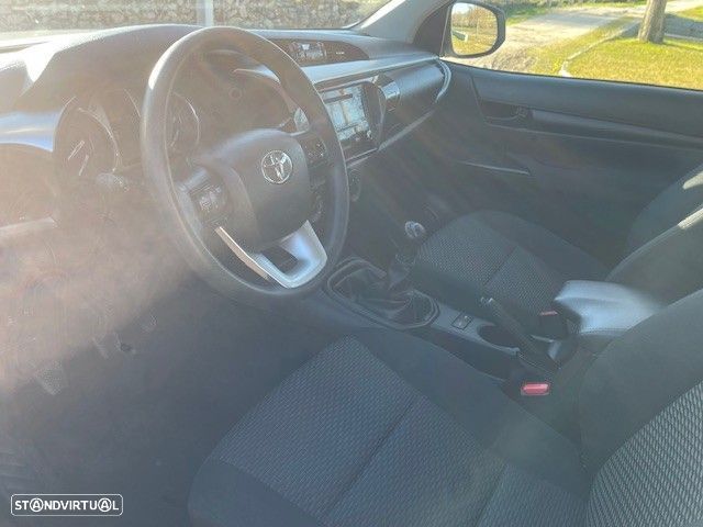 Toyota Hilux 2.4 D-4D 4WD CD CM - 5