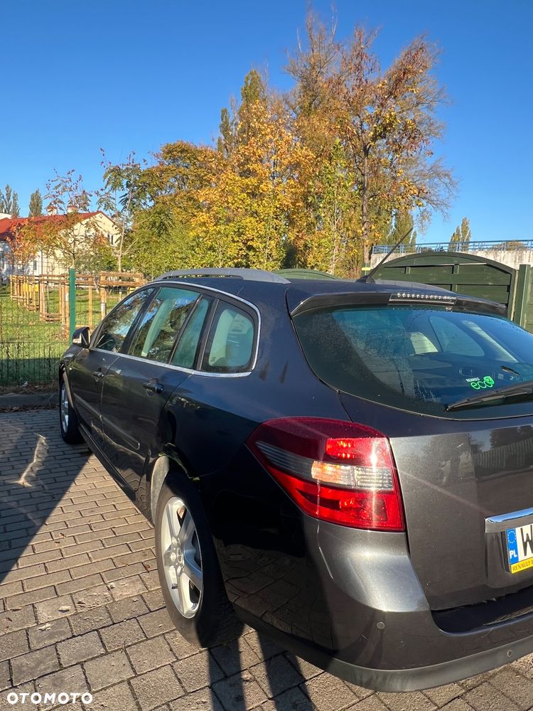 Renault Laguna 2011 photo 4