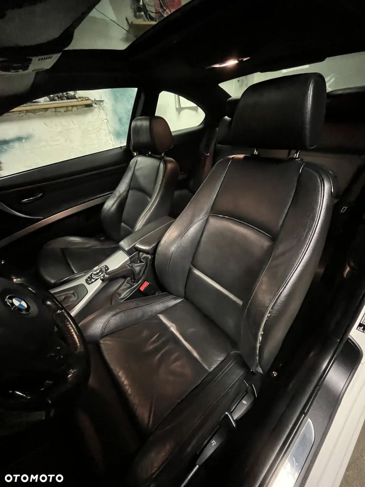 BMW Seria 3 320d DPF M Sport Edition - 32