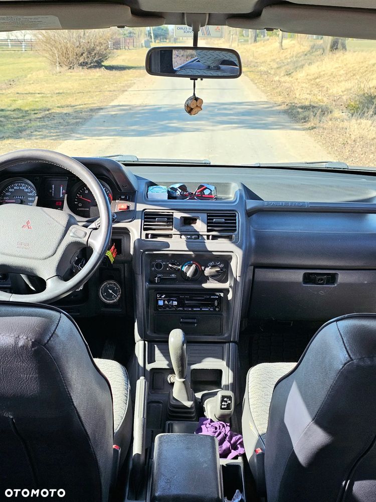 Mitsubishi Pajero 2.5 TD GL - 12