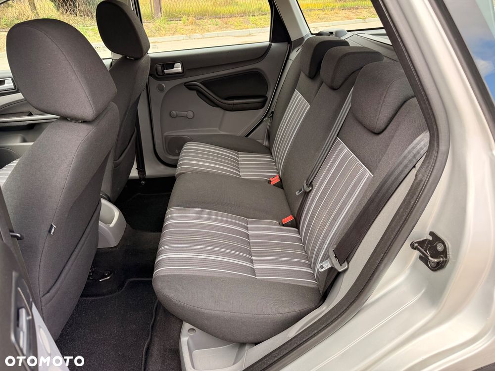 Ford Focus 1.6 Ambiente - 26