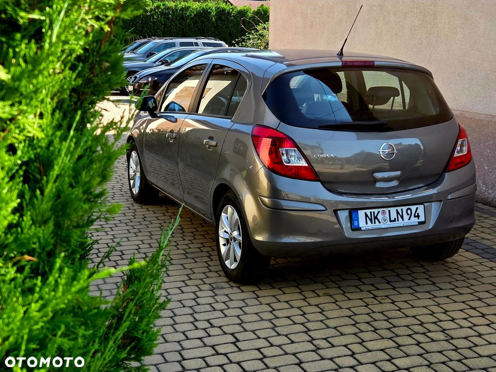 Opel Corsa 1.2 16V Enjoy - 1