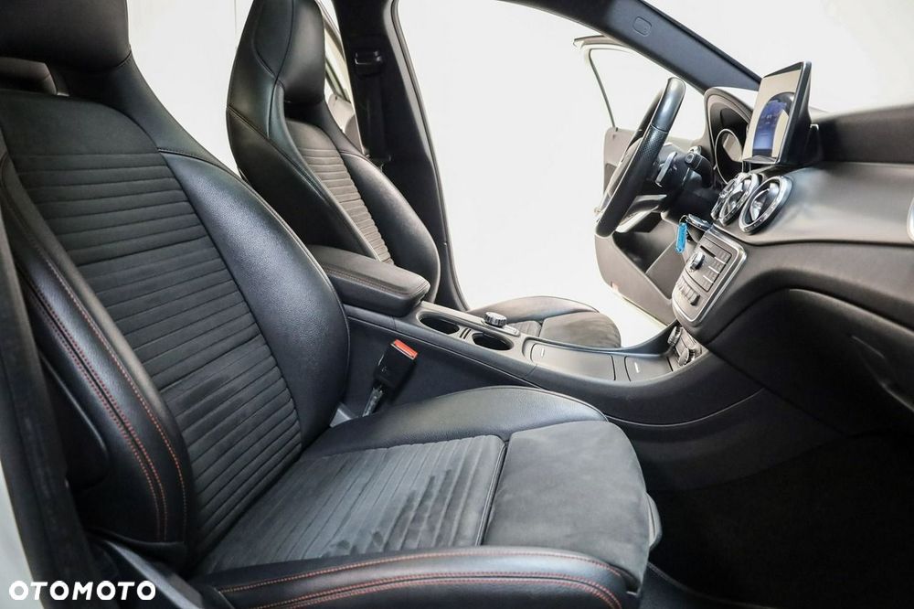 Mercedes-Benz GLA 200 7G-DCT AMG Line - 22