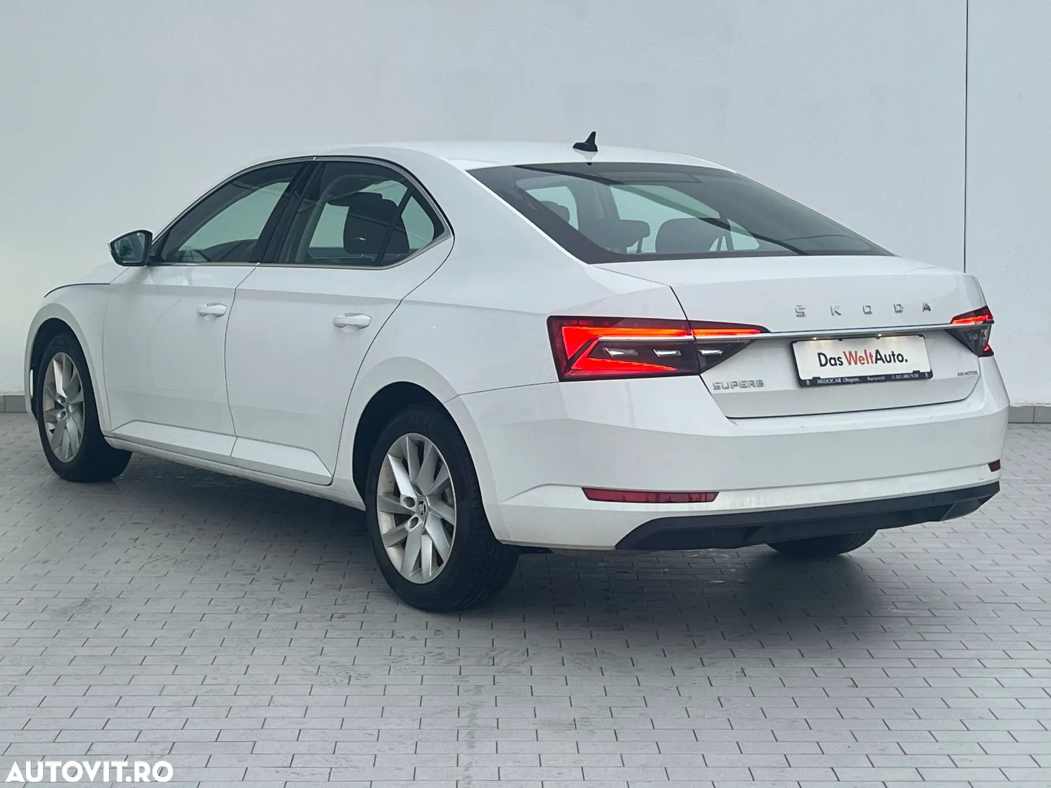 Skoda Superb 2.0 TDI DSG Ambition - 4