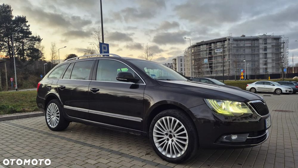 Skoda Superb 2.0 TDI 4x4 Platinum DSG - 9