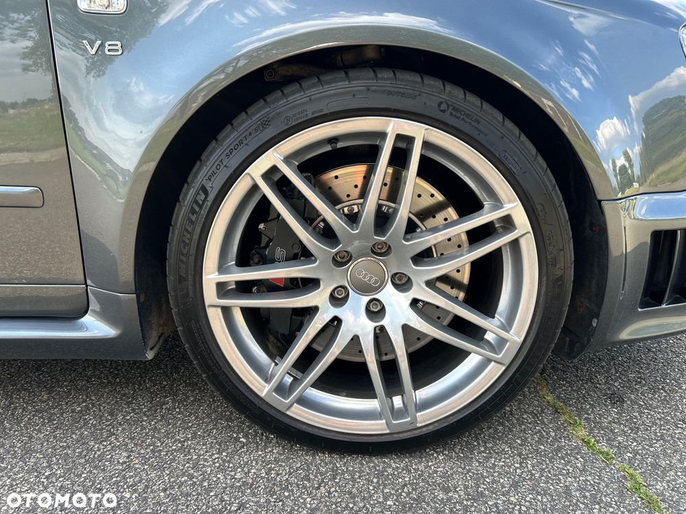 Audi RS4 Limousine - 16