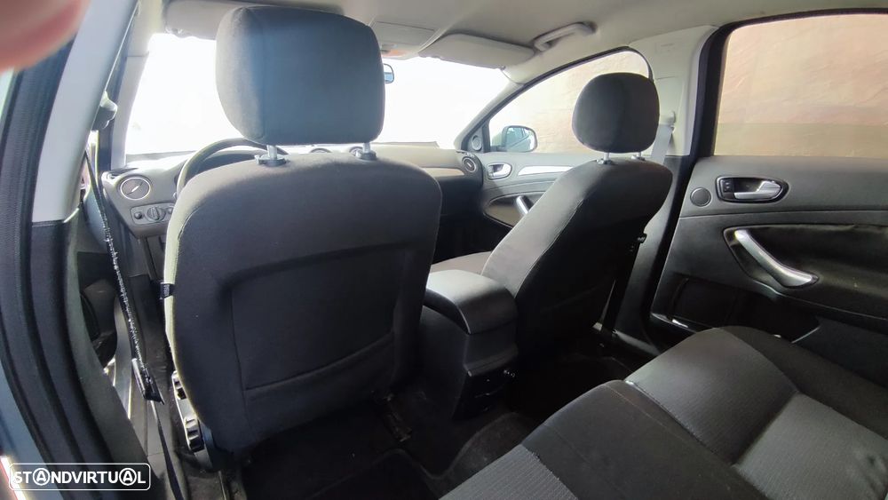 Ford Mondeo SW 1.8 TDCi Trend - 14
