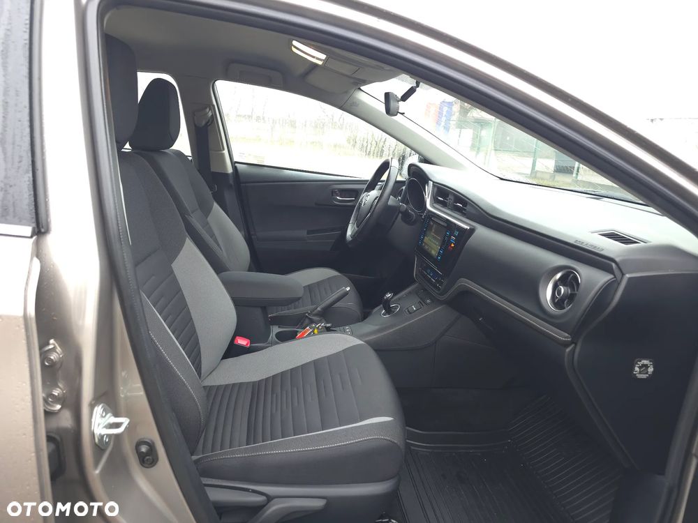 Toyota Auris - 16
