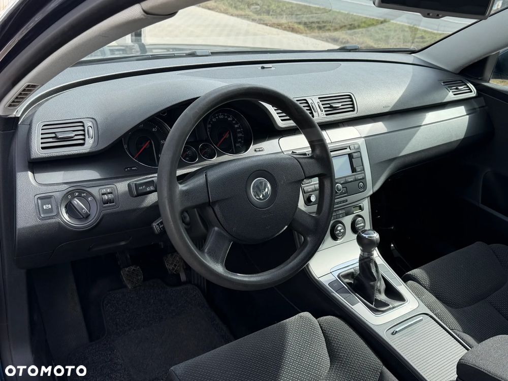 Volkswagen Passat - 13