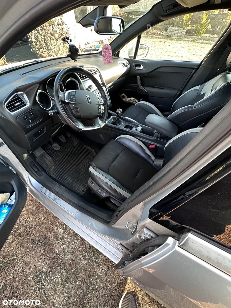 Citroën DS4 e-HDi 110 SoChic - 10