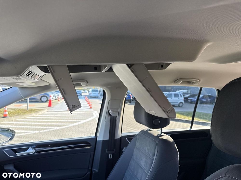 Volkswagen Touran - 21