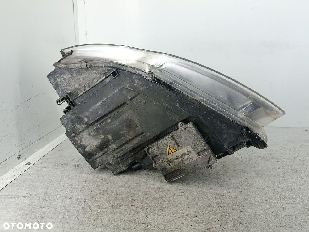 LAMPA PRZÓD PRAWA XENON AUDI A4 B7 8E0941004AM   0301219272 AL - 2