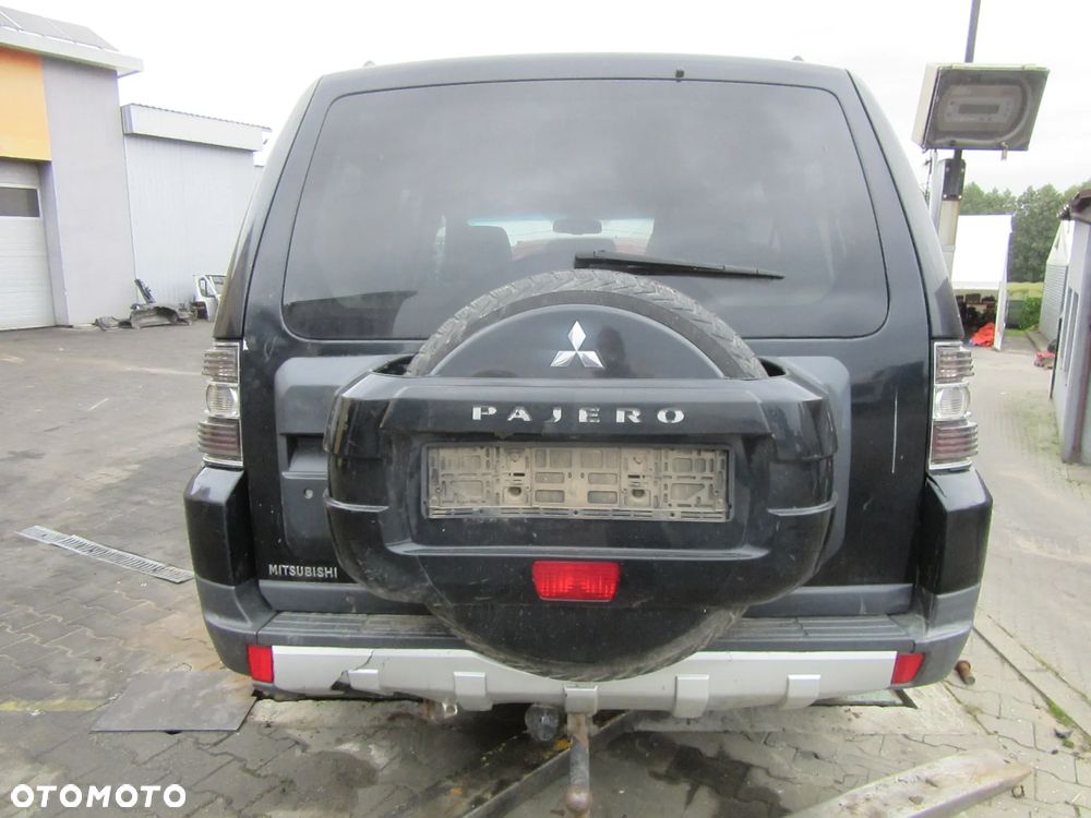 KANAPY FOTELE BOCZKI SKÓRA 7 osób Mitsubishi Pajero IV 2008 Wszystkie części - 13