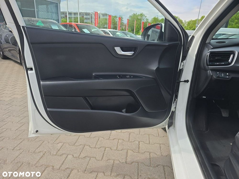 Kia Rio - 10