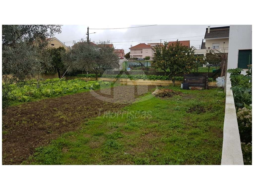 Terreno urbano de gaveto com 855 m², na Portela da Azóia - Grande imagem: 2/13