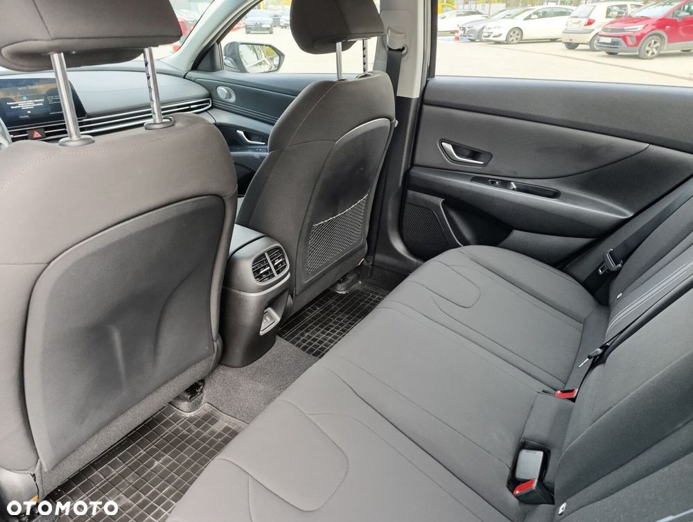 Hyundai Elantra 1.6 Smart - 23