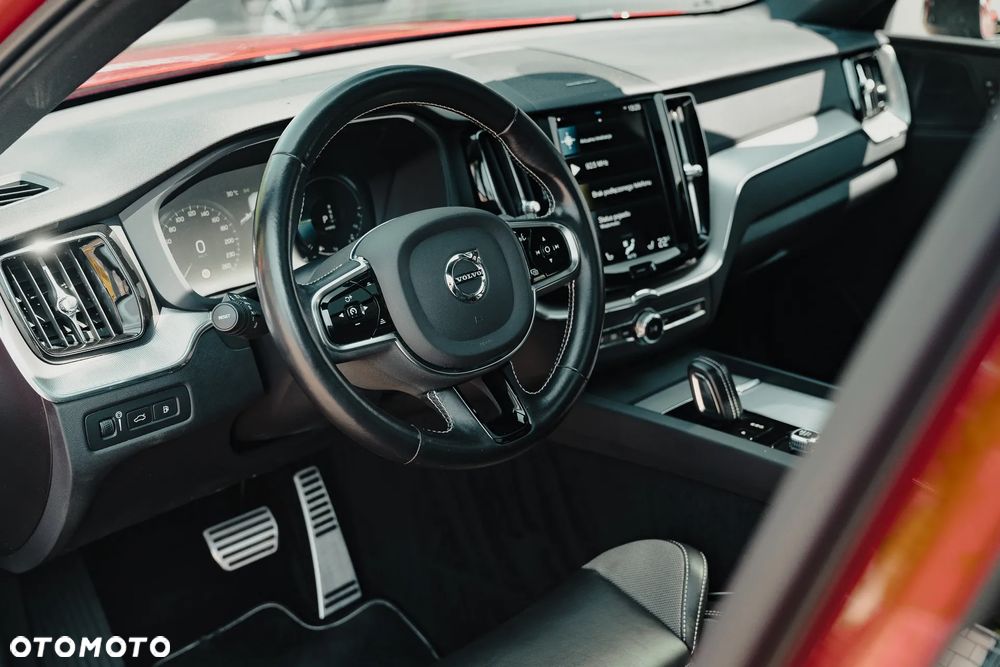 Volvo XC 60 T6 Plug-In Hybrid AWD R-Design - 17