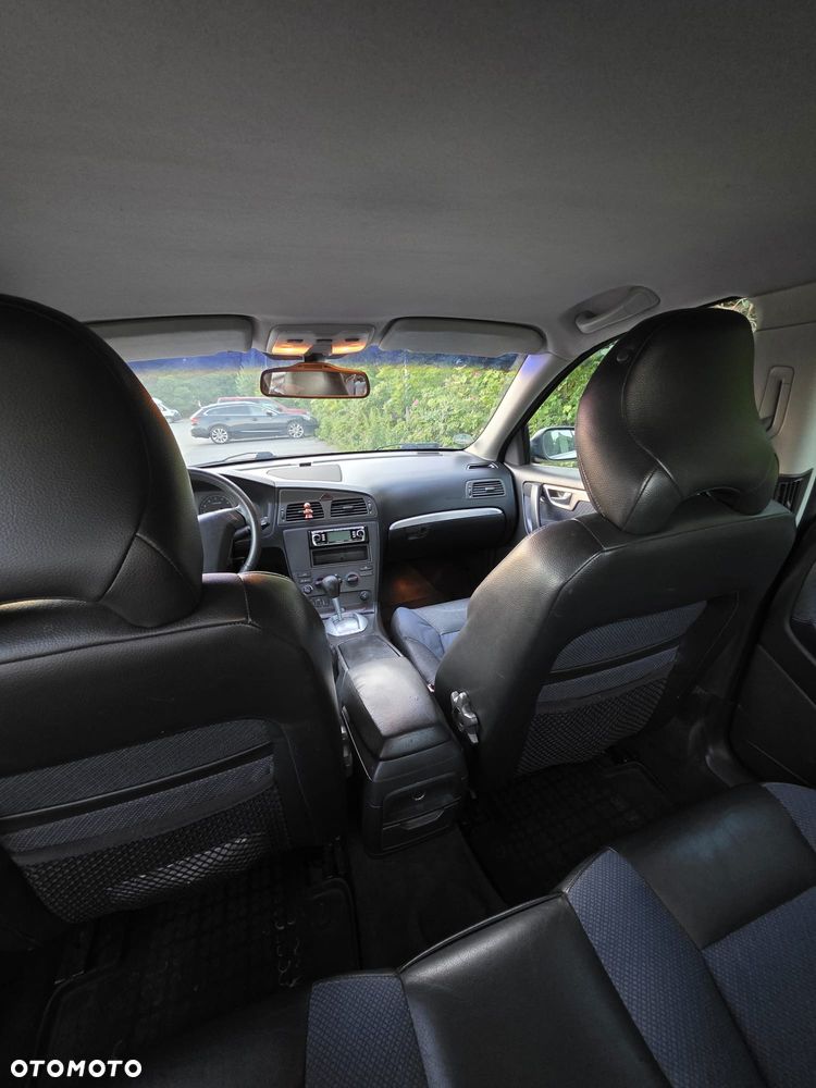 Volvo S60 2.4 - 17