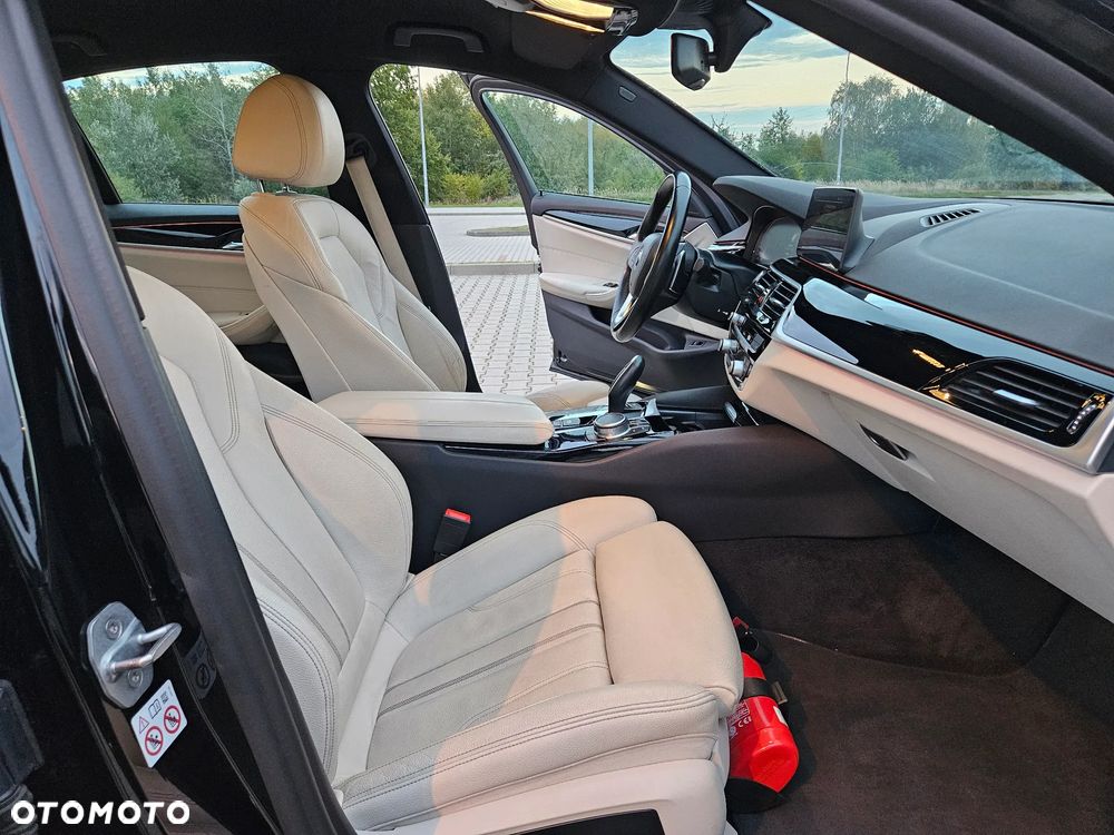 BMW Seria 5 530i xDrive Luxury Line - 10