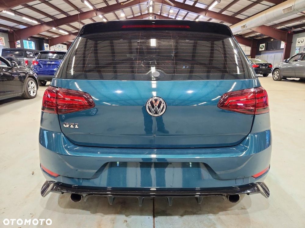 Volkswagen Golf - 6