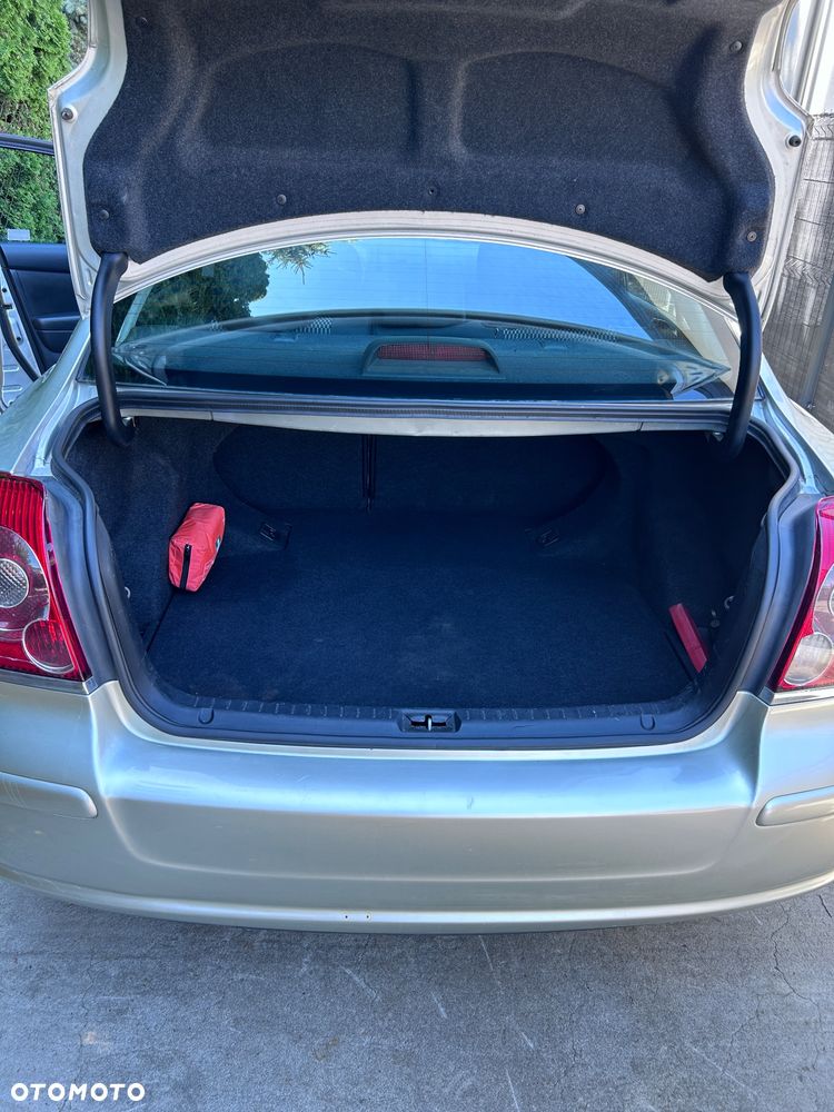Toyota Avensis 1.6 VVT-i Luna - 8