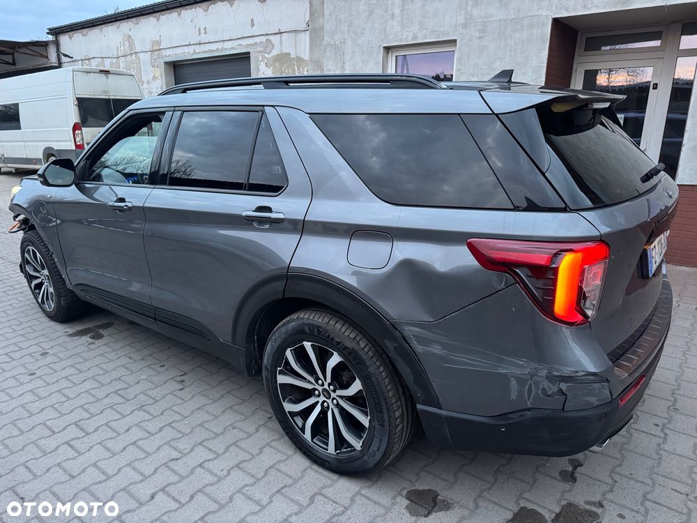 Ford Explorer - 4