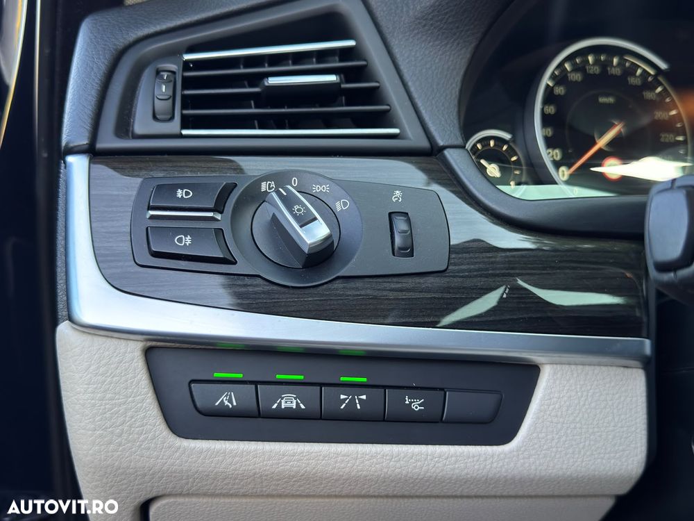 BMW Seria 5 525d Aut. - 31