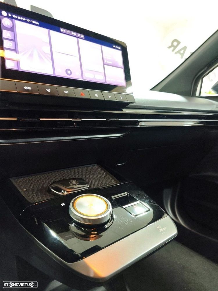 MG MG4 64 kWh Luxury - 17