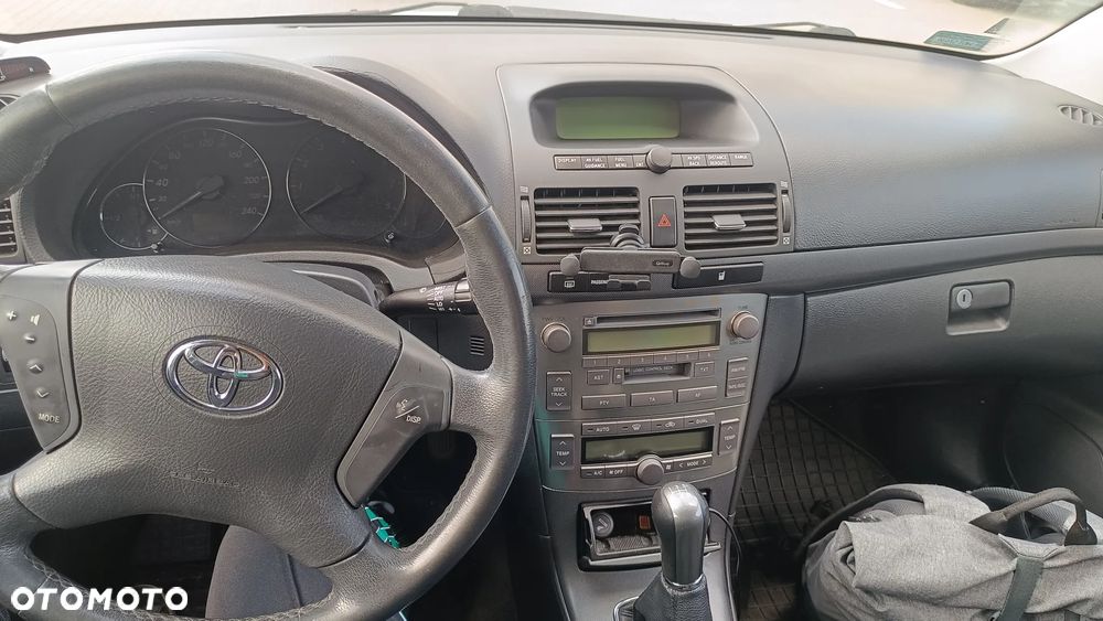 Toyota Avensis 1.8 VVT-i - 10