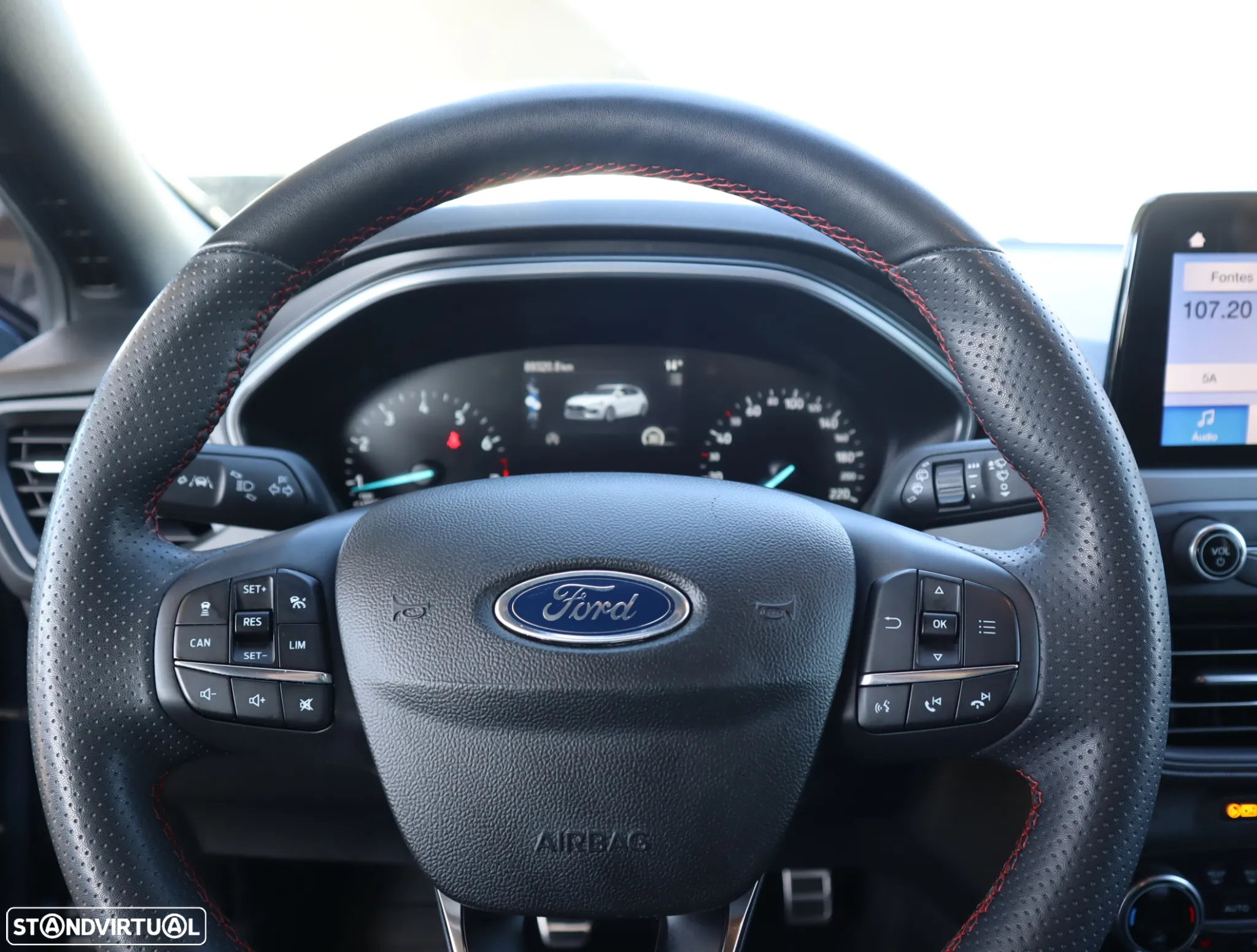 Ford Focus 1.0 EcoBoost MHEV ST-Line - 38
