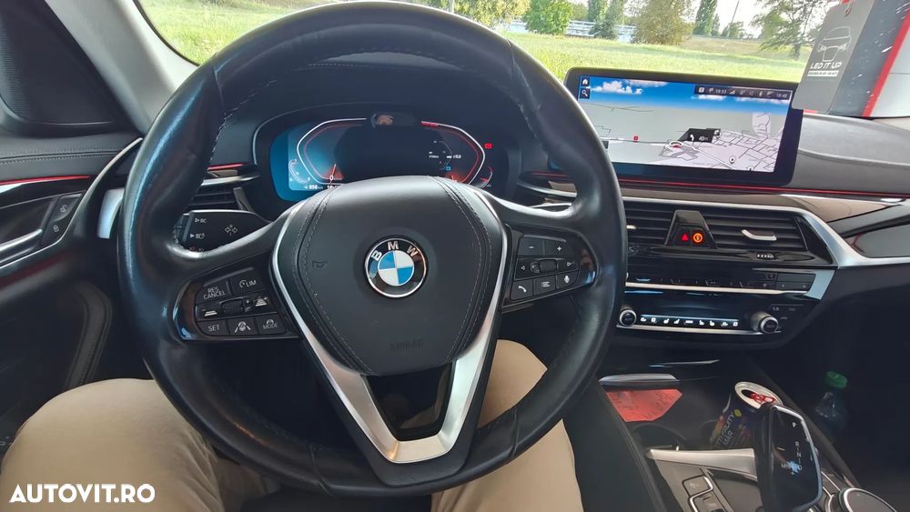 BMW Seria 5 530i AT MHEV - 23