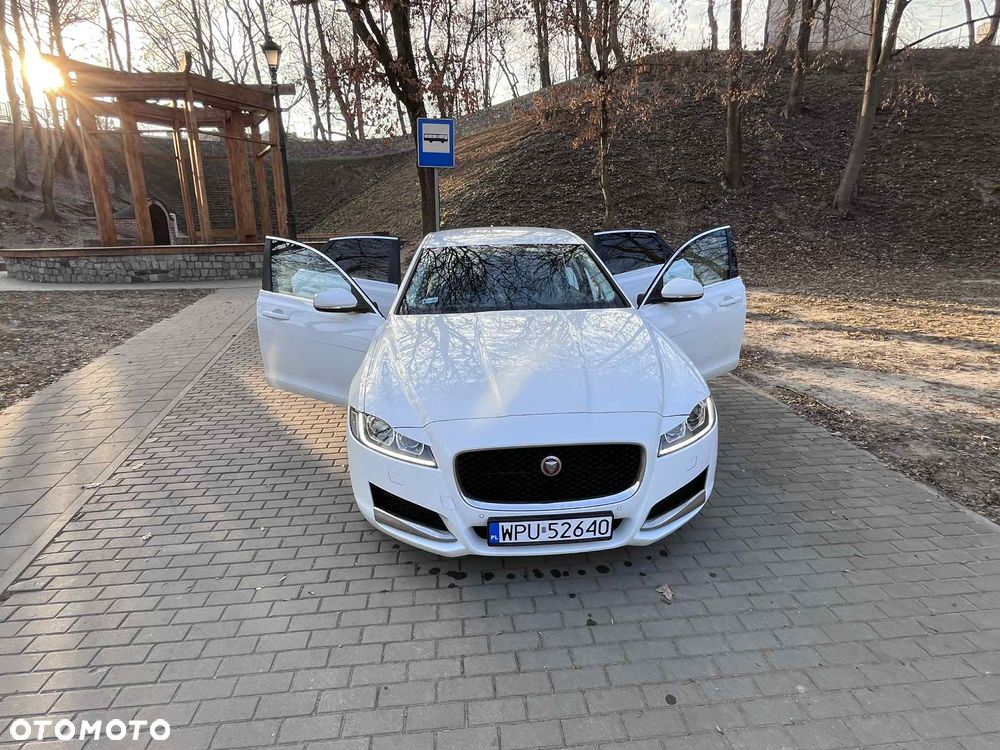 Jaguar XF 2.0 i4D AWD Prestige - 3