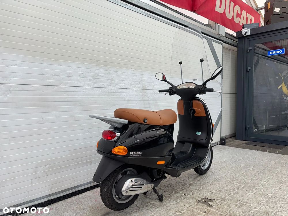 Piaggio Vespa - 10