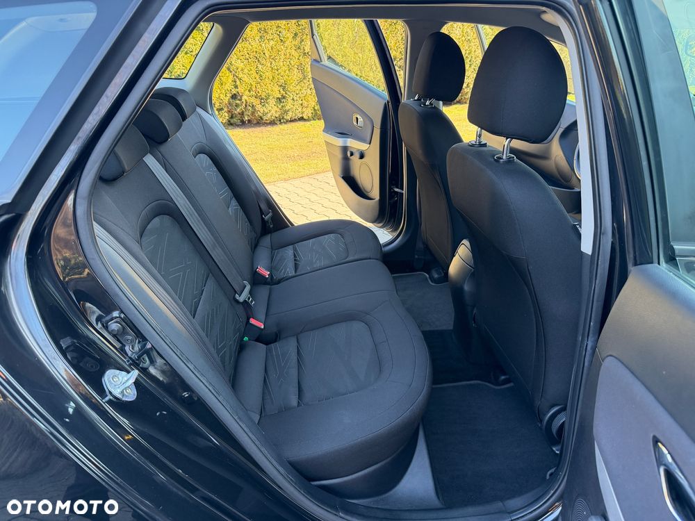 Kia Ceed 1.6 GDI ISG Platinum Edition - 25