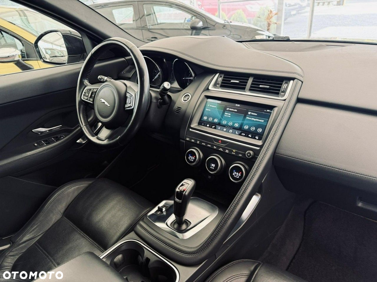 Jaguar E-Pace - 34