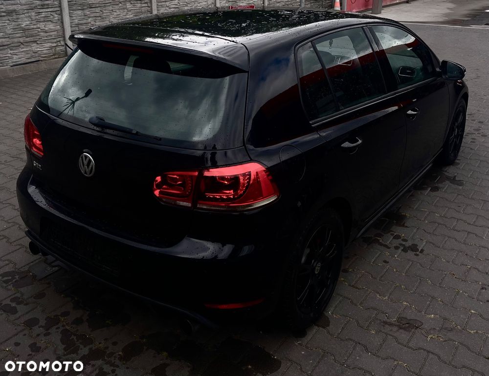 Volkswagen Golf - 6