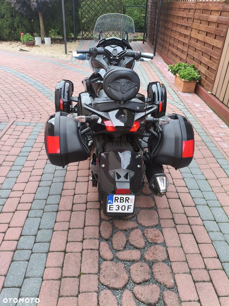 Can-Am Spyder - 18