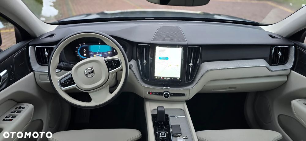 Volvo XC 60 B5 B AWD Plus Dark - 18