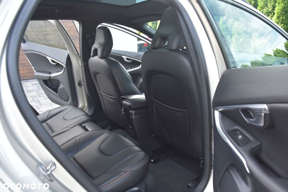 Volvo V40 Cross Country T3 Drive-E Summum - 24