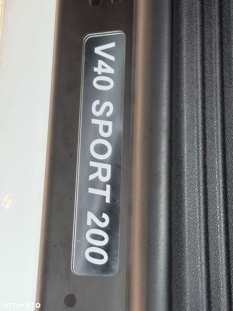 Volvo V40 T4 R-Design - 18