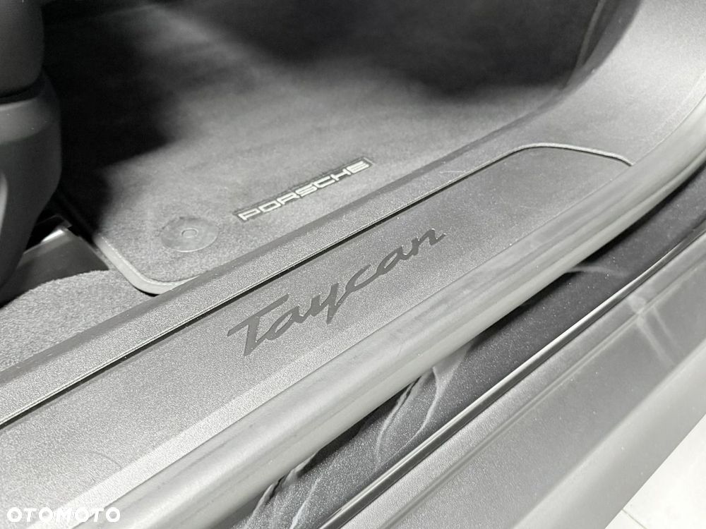 Porsche Taycan Performance Plus - 16