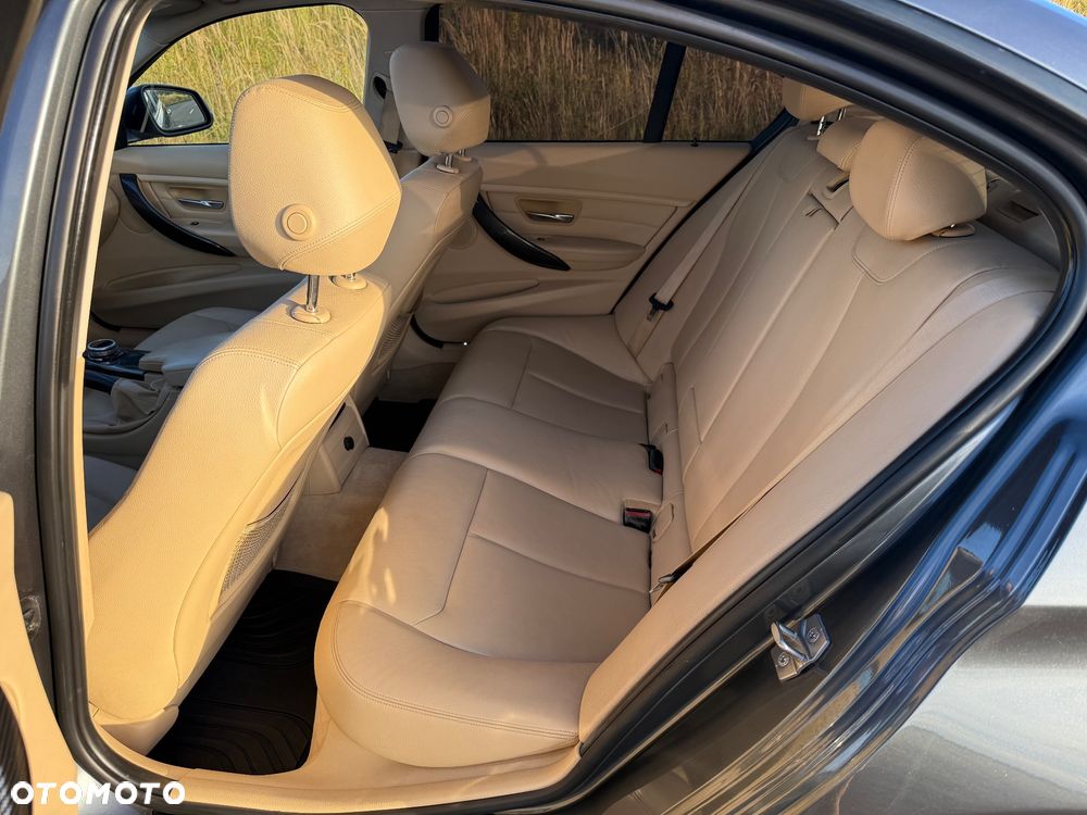 BMW Seria 3 335i - 16