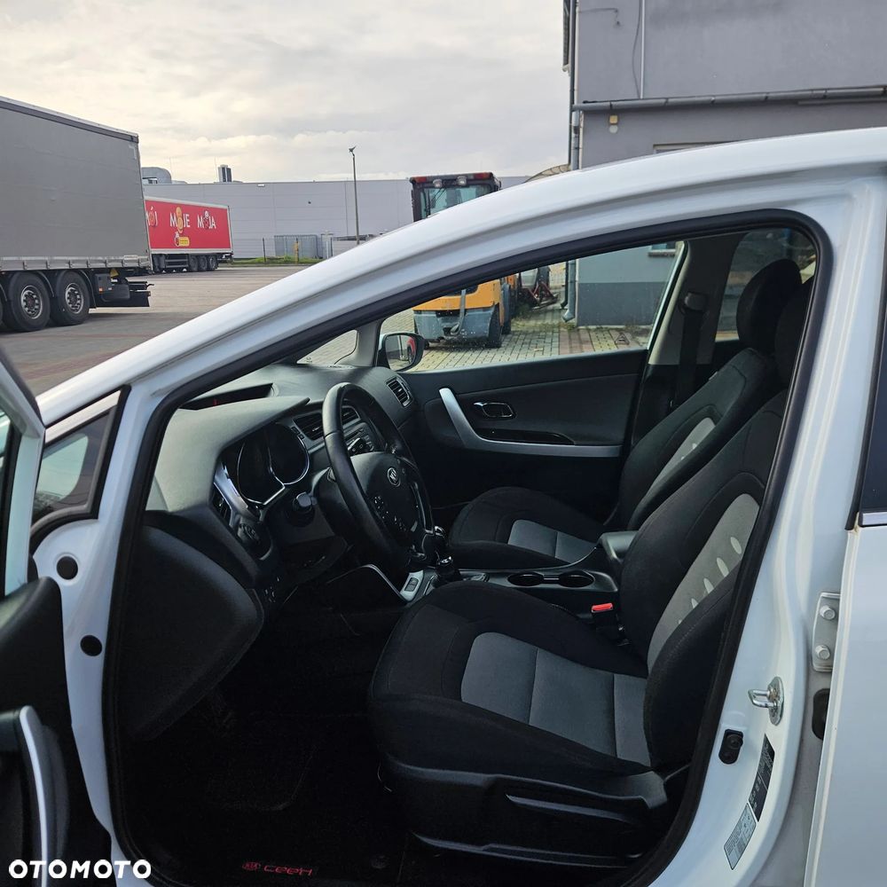 Kia Ceed - 11
