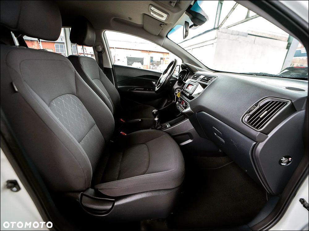 Kia Rio 1.2 Dream Team Edition - 36