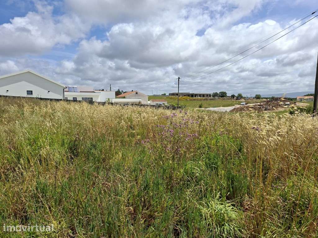 Terreno Urbano com 976 m² com Projeto Aprovado para Moradia V3 Térr... - Grande imagem: 4/5