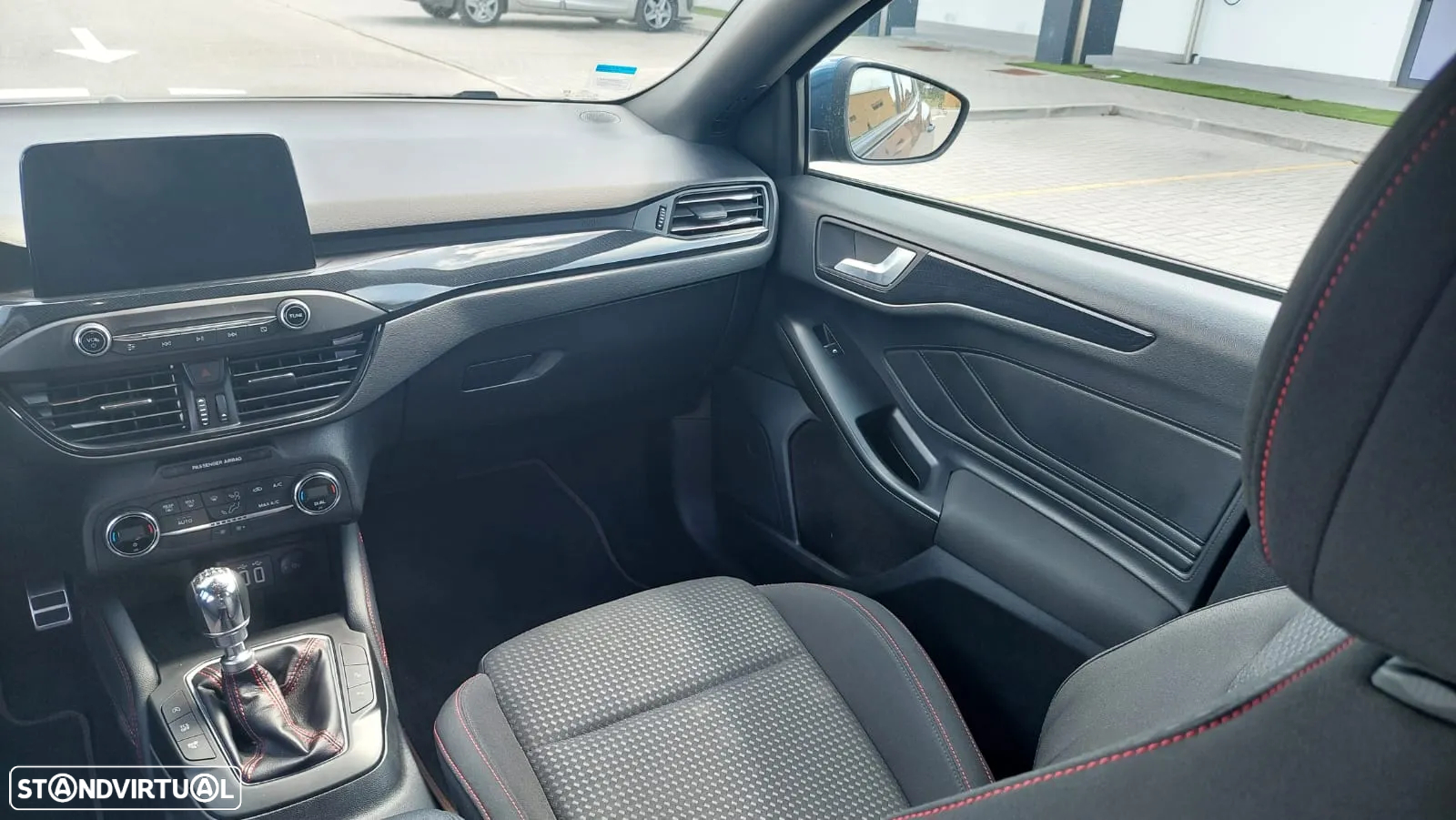 Ford Focus 1.0 EcoBoost MHEV ST-Line X - 30