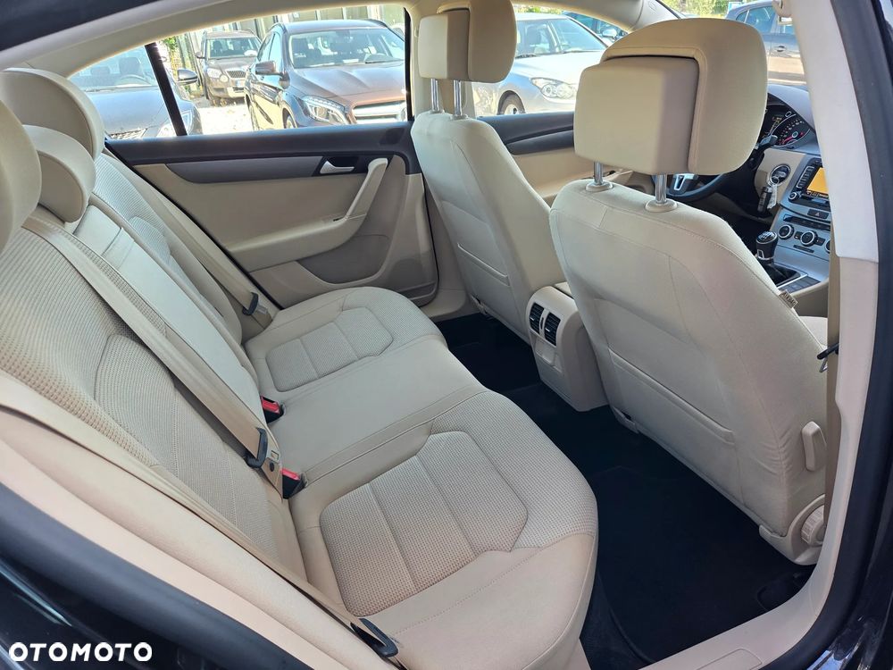 Volkswagen Passat 2.0 TDI 4Motion BlueMotion Technol Business Edition - 11